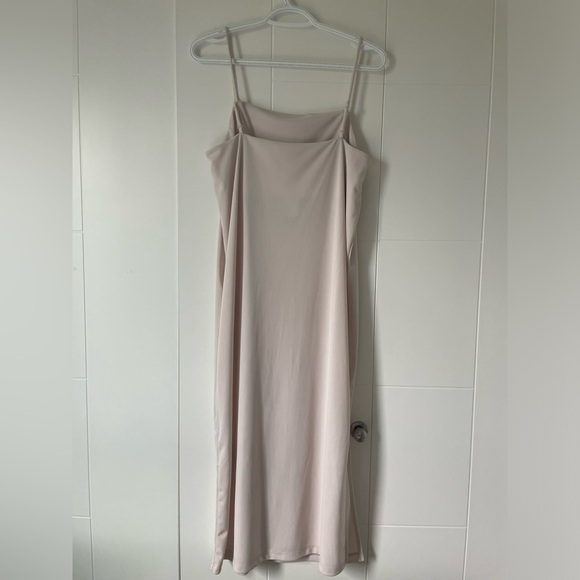 H&M Summer Dress - Picture 2 of 4